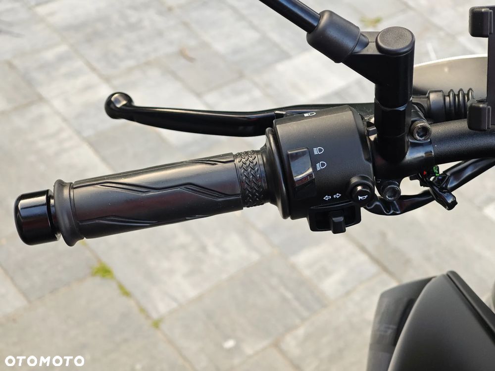 Yamaha MT - 27