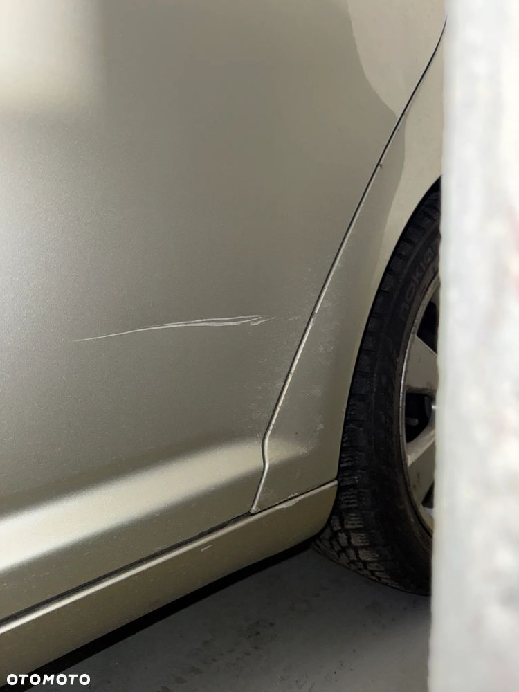 Toyota Avensis 1.8 VVT-i Sol Premium - 4