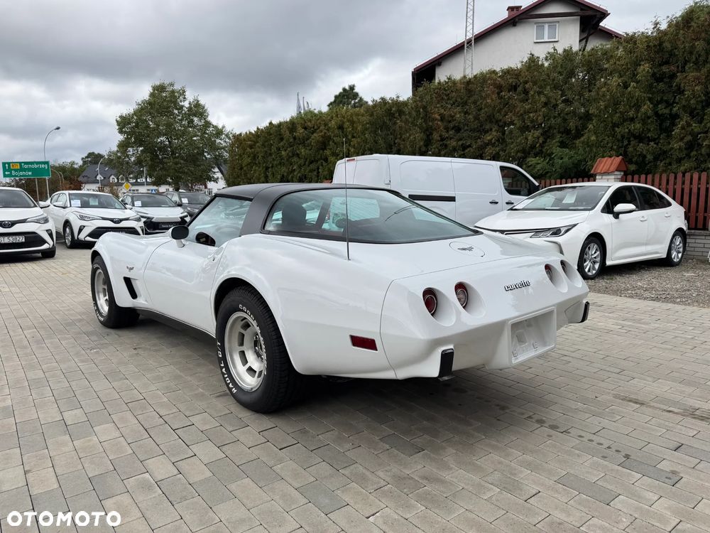 Chevrolet Corvette - 3