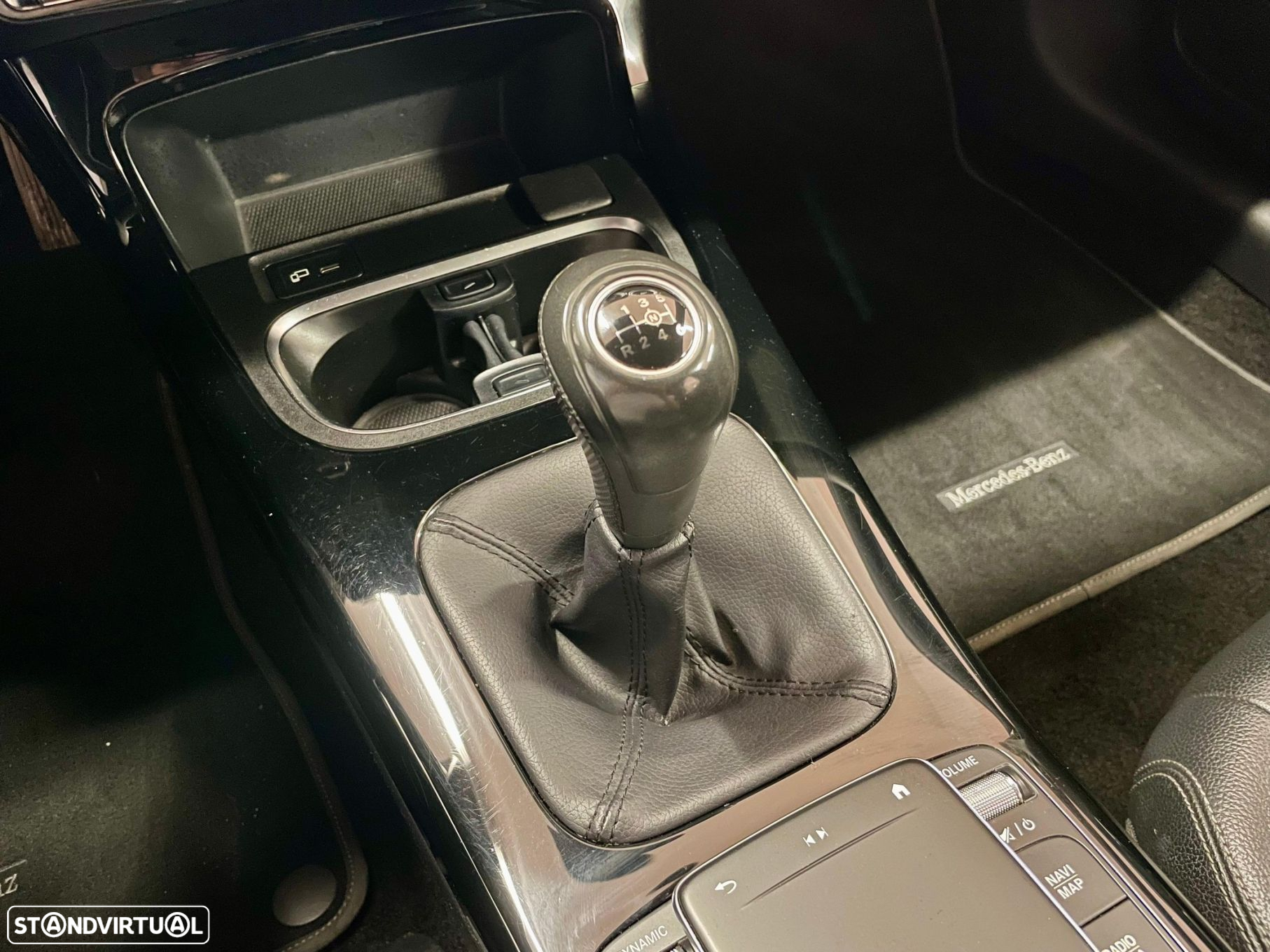 Mercedes-Benz CLA 180 Progressive - 24