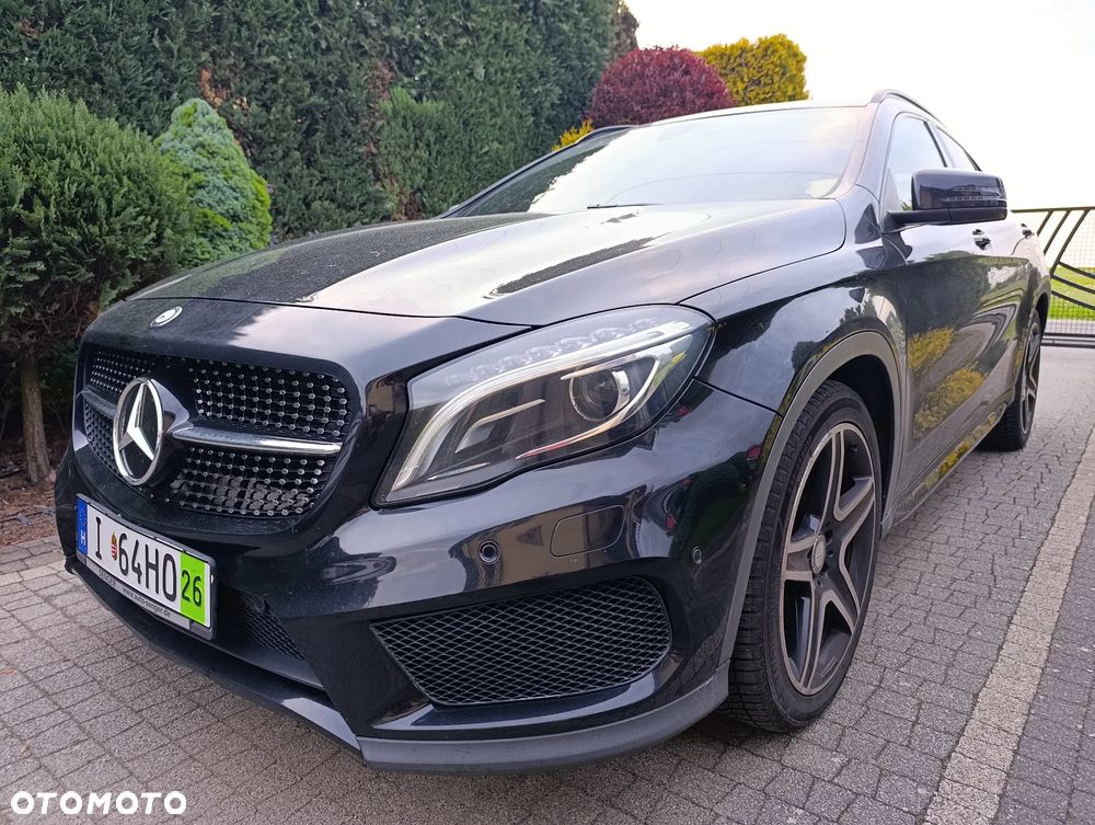 Mercedes-Benz GLA 250 AMG Line - 2