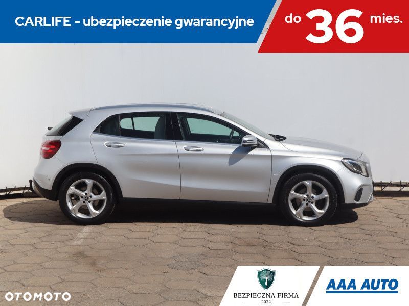 Mercedes-Benz GLA - 8