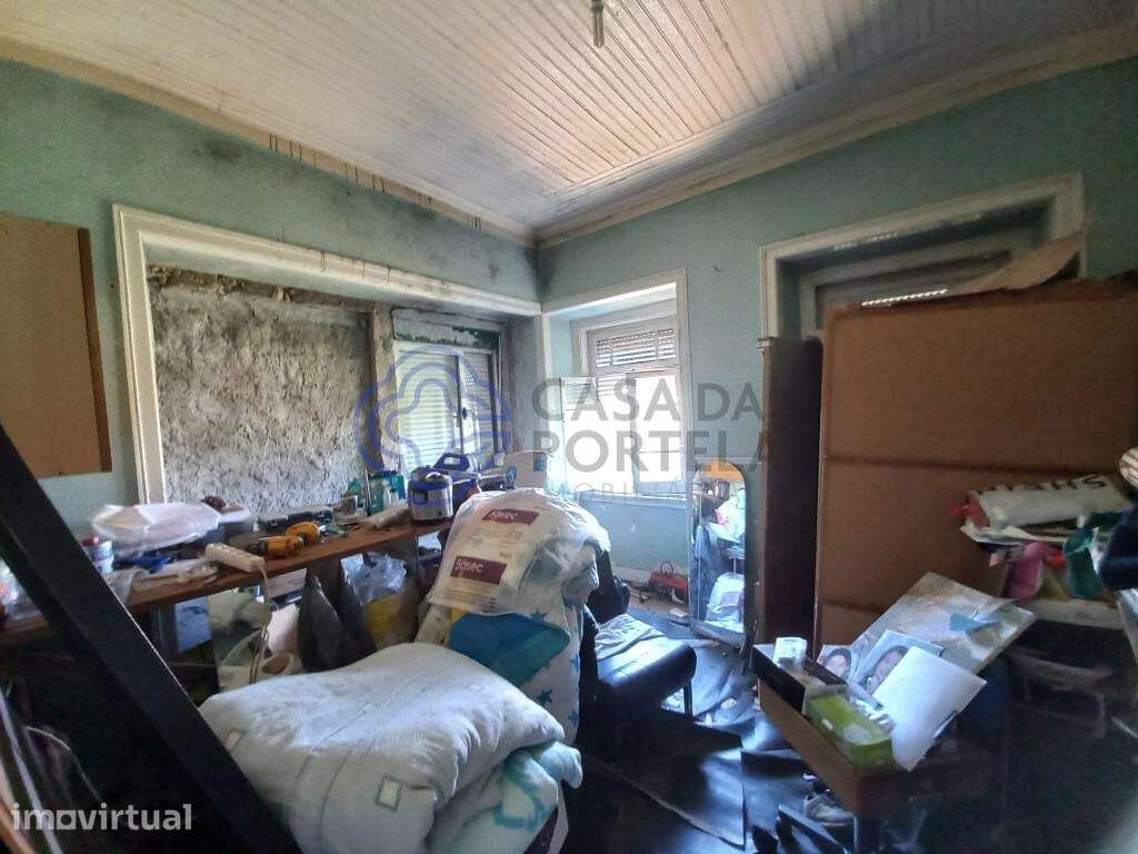 Moradia para recuperar com 3 quartos e grande arrecadação a 12Km da ci - Grande imagem: 5/38
