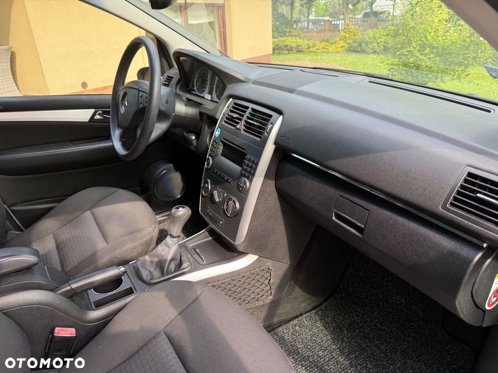 Mercedes-Benz Klasa B 180 CDI Special Edition - 35