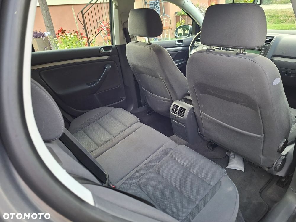 Volkswagen Golf - 6