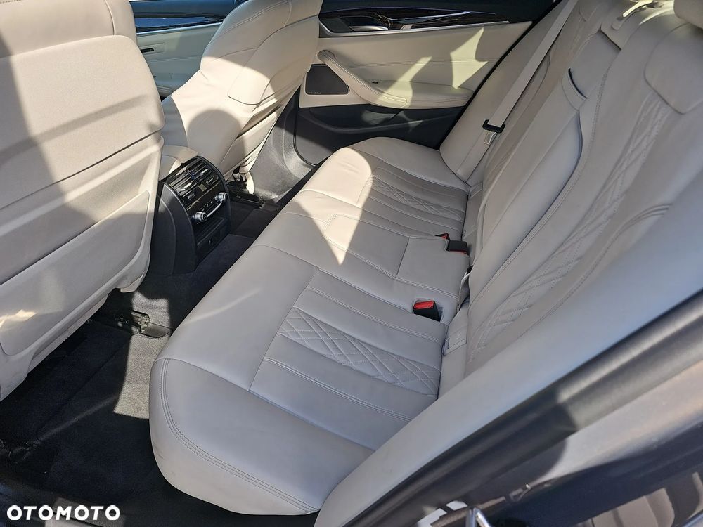 BMW Seria 5 530e M Sport Edition - 24
