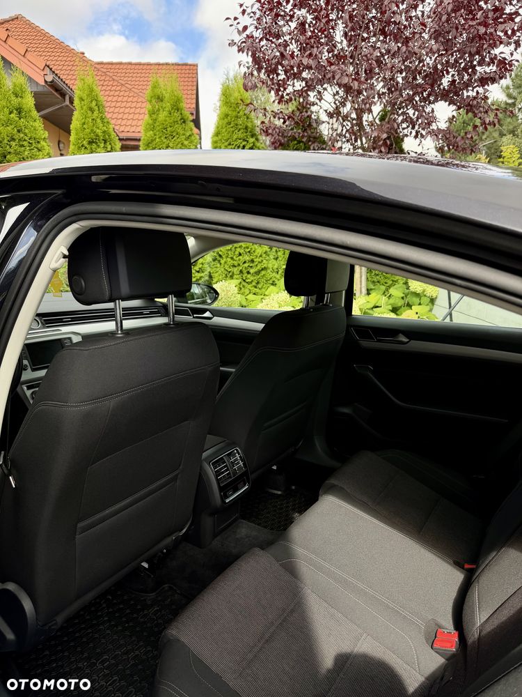 Volkswagen Passat - 13