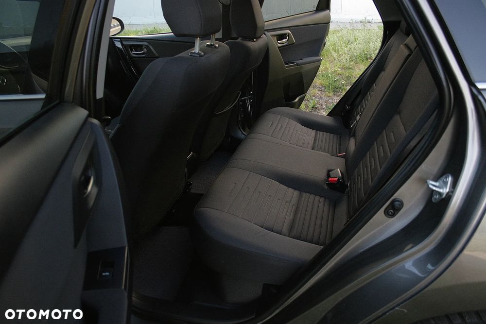 Toyota Auris - 12
