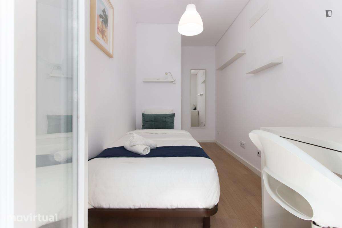 Quarto - localizado em Alameda Lisbon - Grande imagem: 2/13