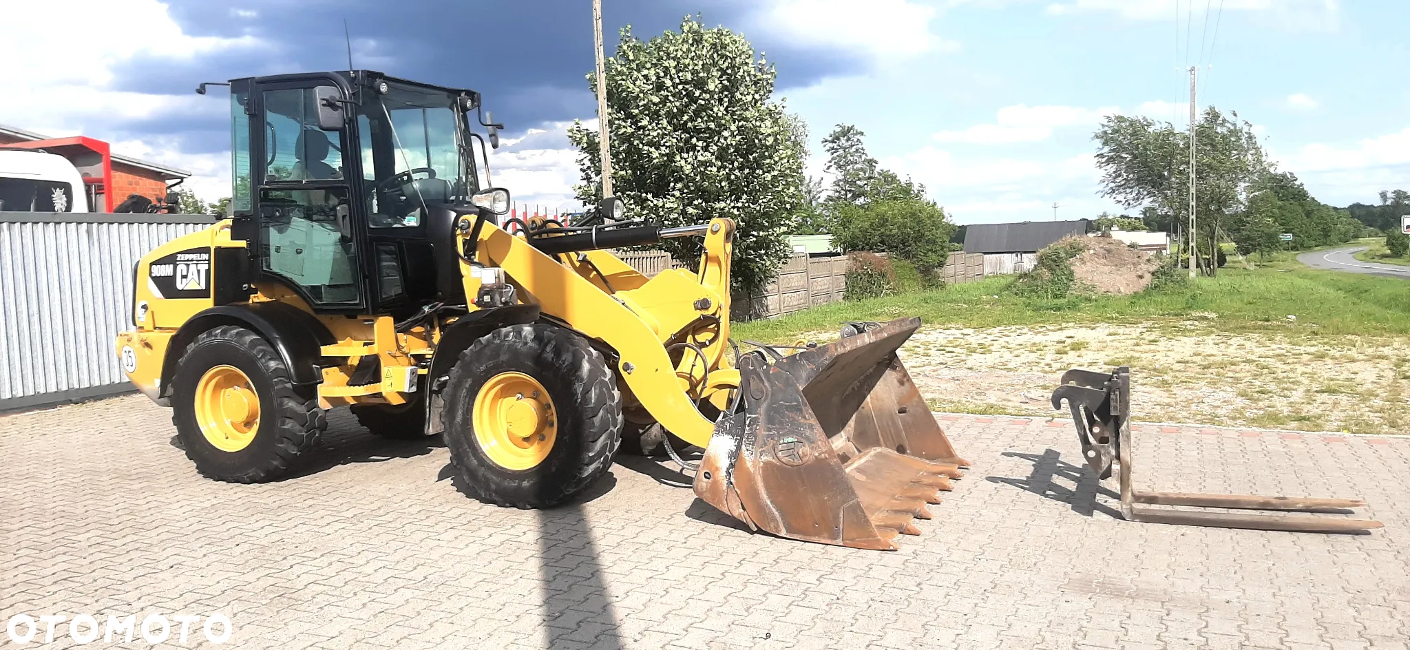 Caterpillar 908M - 3