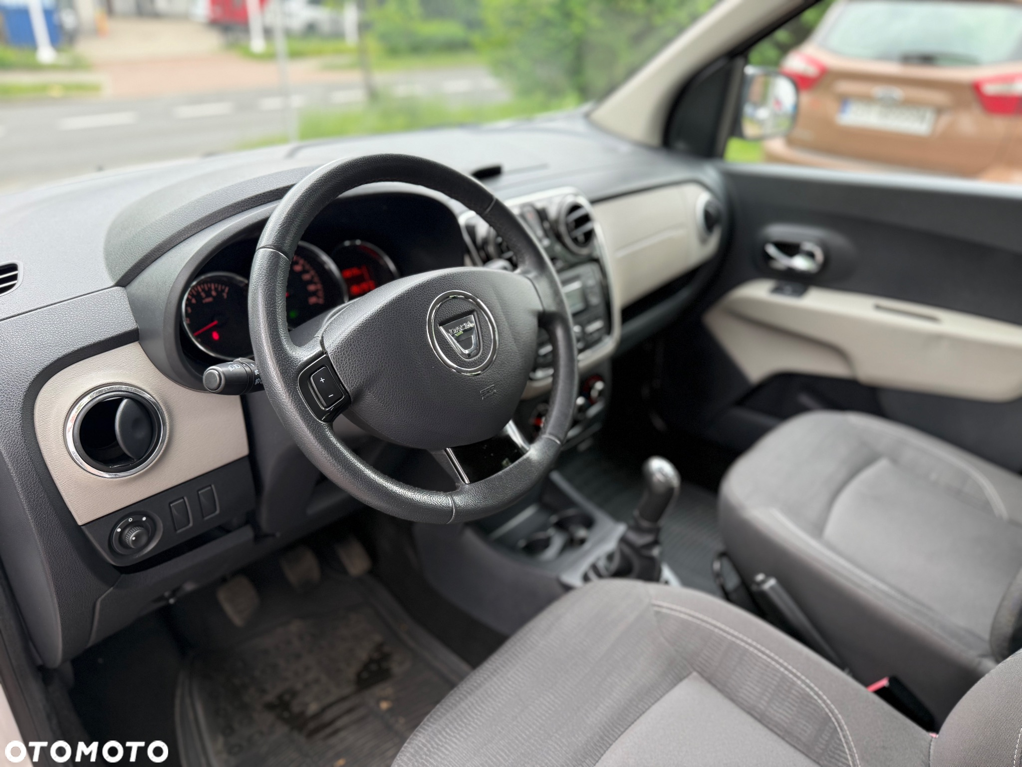 Dacia Lodgy 1.2 TCe Laureate - 15