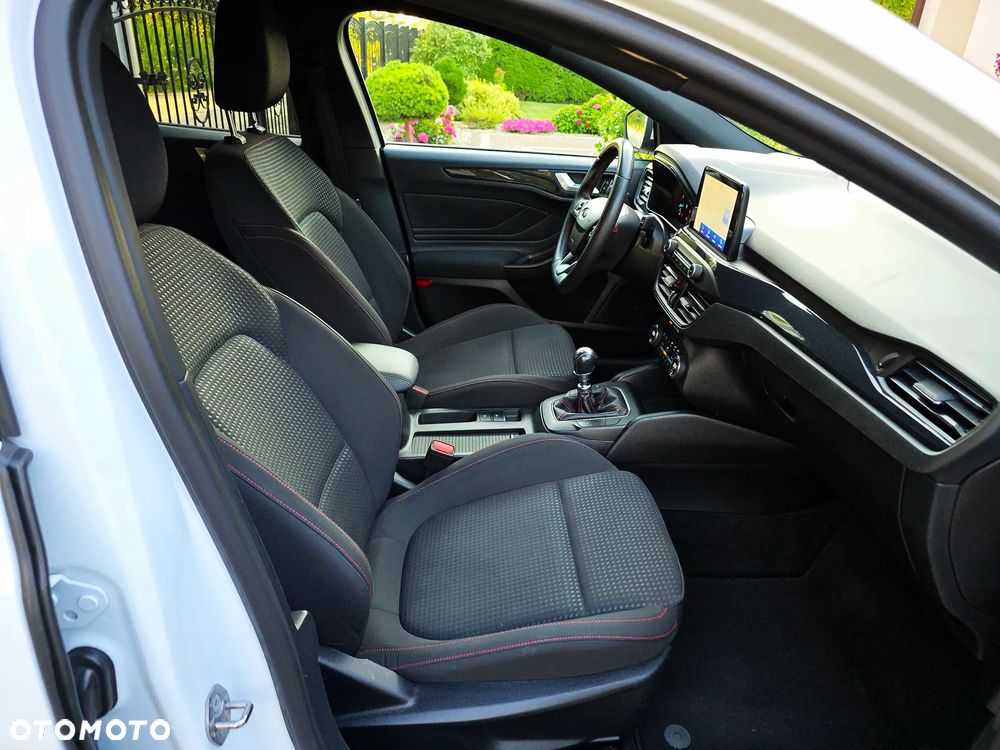 Ford Focus 1.5 EcoBoost ST-Line - 9