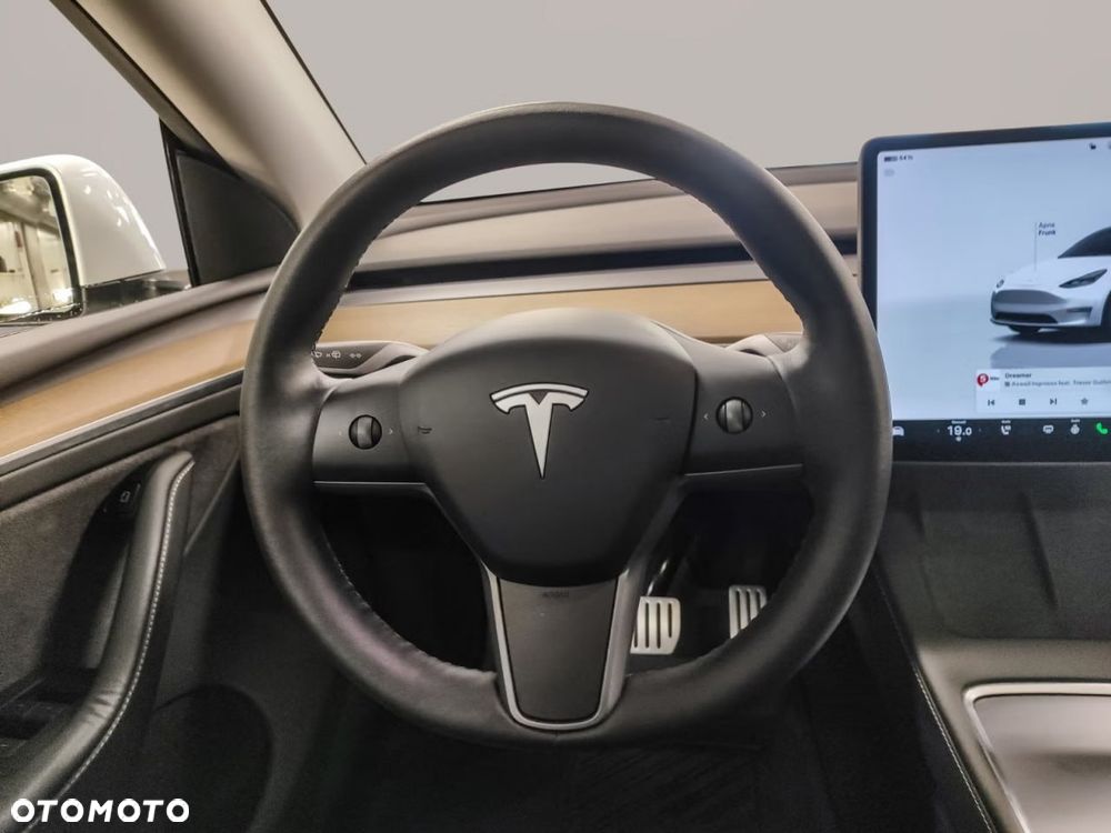 Tesla Model Y Performance Dual Motor AWD - 24