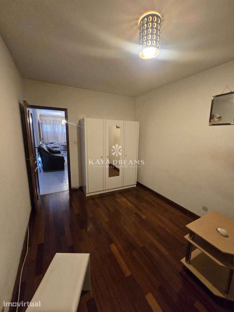 Apartamento T2 Semi Mobilado para Arrendamento em Santo António dos... - Grande imagem: 5/9