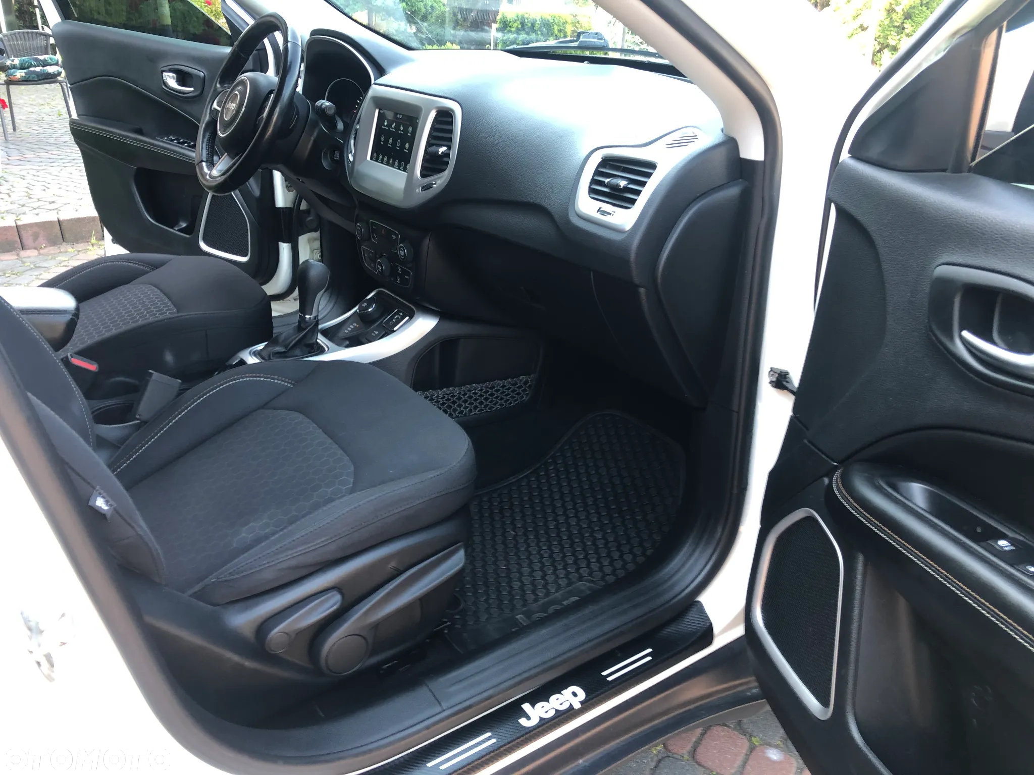 Jeep Compass - 24