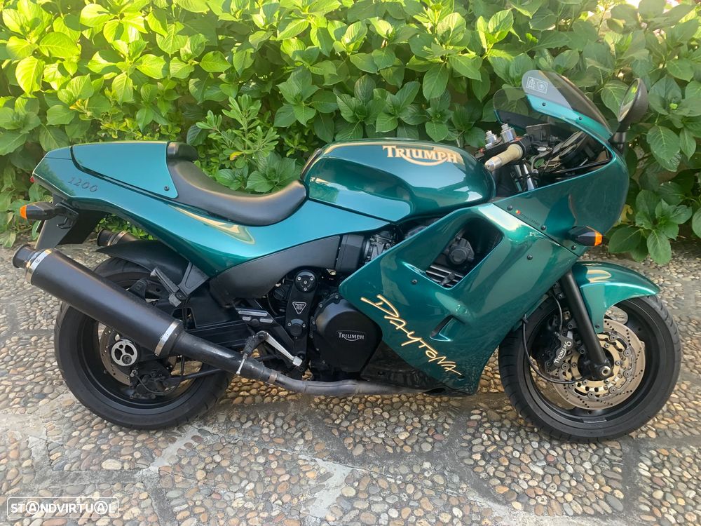 Triumph Daytona 1200 - 1