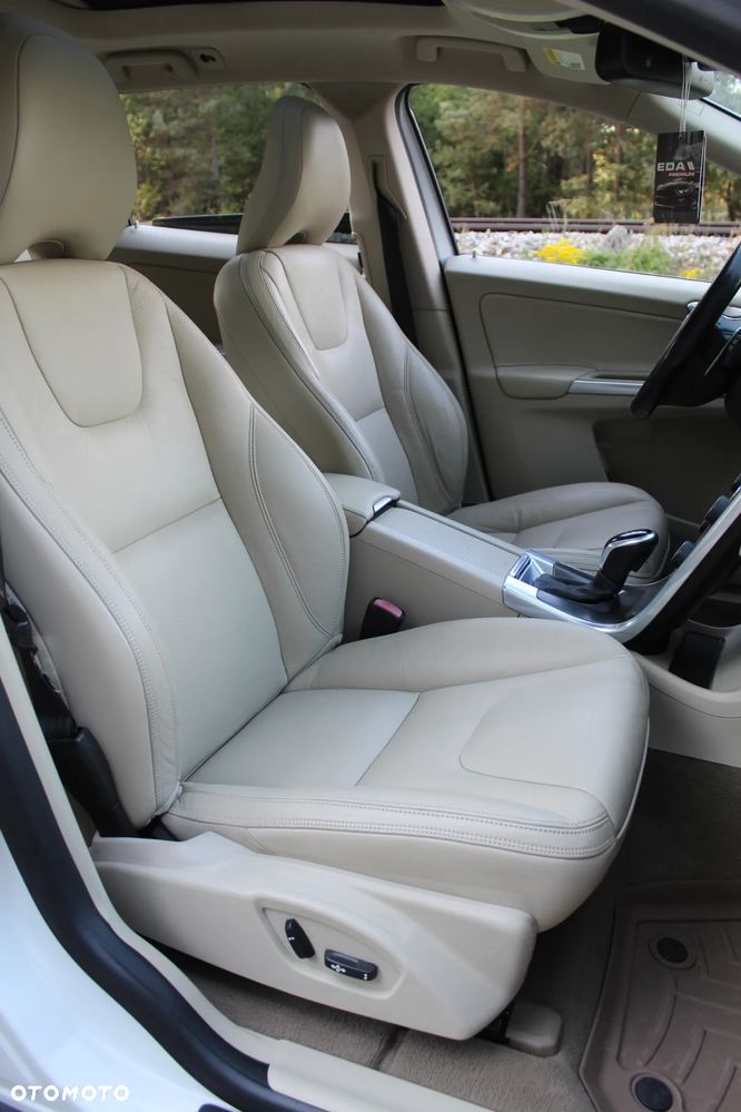 Volvo XC 60 T6 AWD Momentum - 23