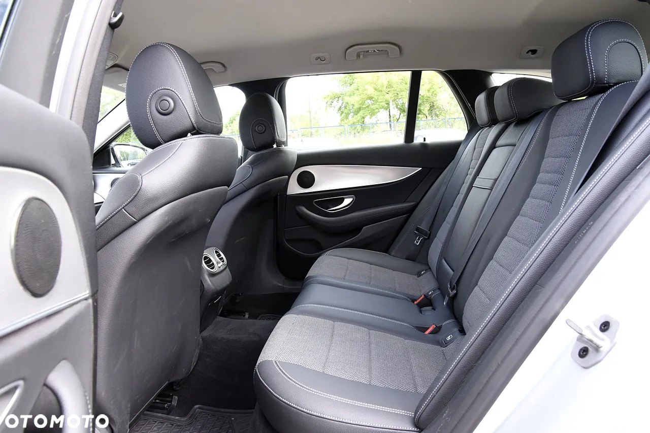 Mercedes-Benz Klasa E 220 d 4Matic T 9G-TRONIC Avantgarde - 9