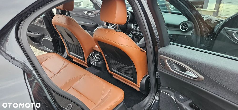 Alfa Romeo Giulia 2.0 Turbo TI Q4 - 10