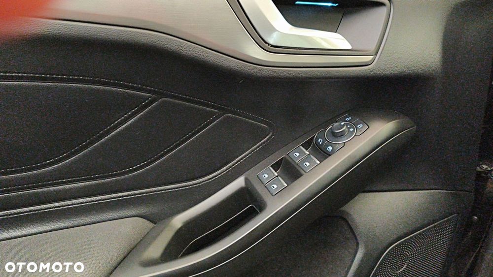 Ford Focus 1.0 EcoBoost mHEV Titanium X - 19