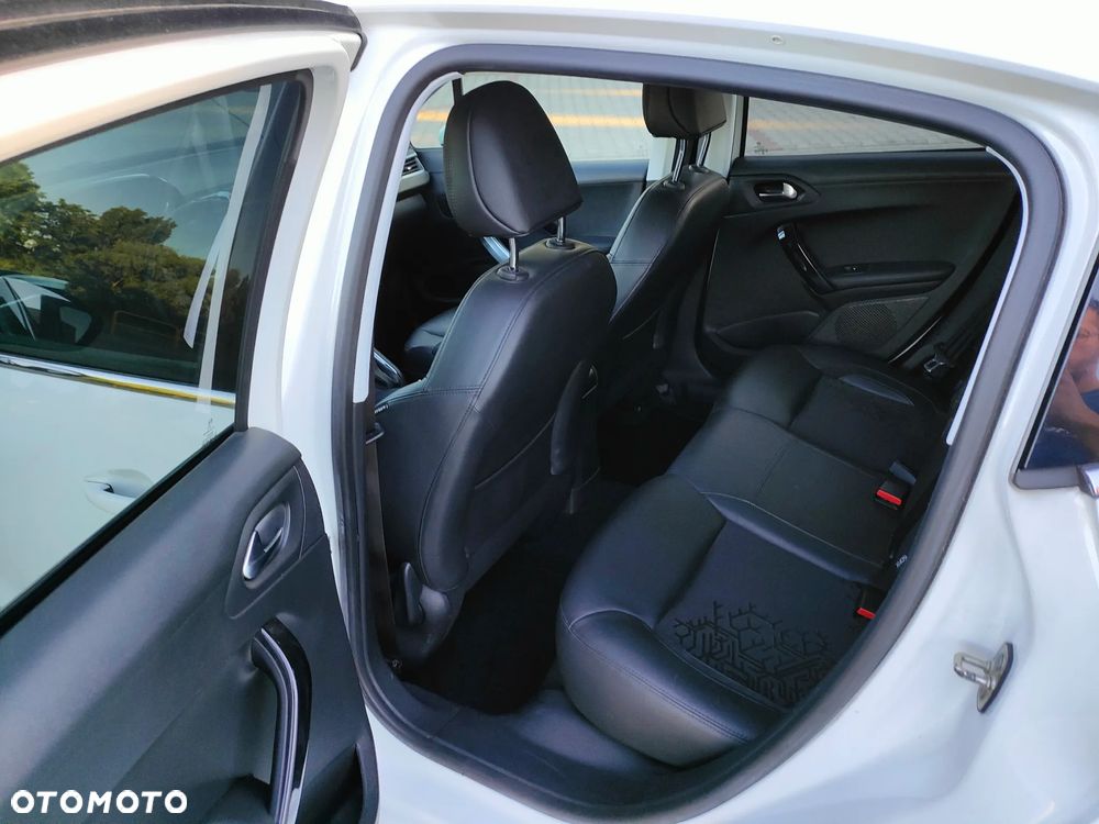 Peugeot 208 1.6 e-HDi Allure STT - 6