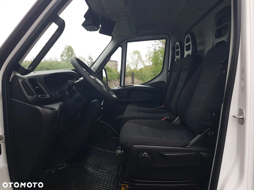 Iveco 70C18 KONTENER ROLETY BOK DO TRANSPORTU WODY 3,23x2,21x1,86 KLIMA DMC 7000KG RAMA PODWOZIE - 20