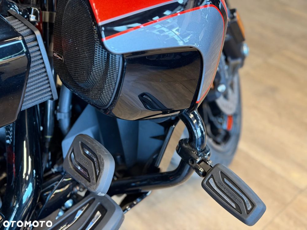 Harley-Davidson CVO Street Glide - 18