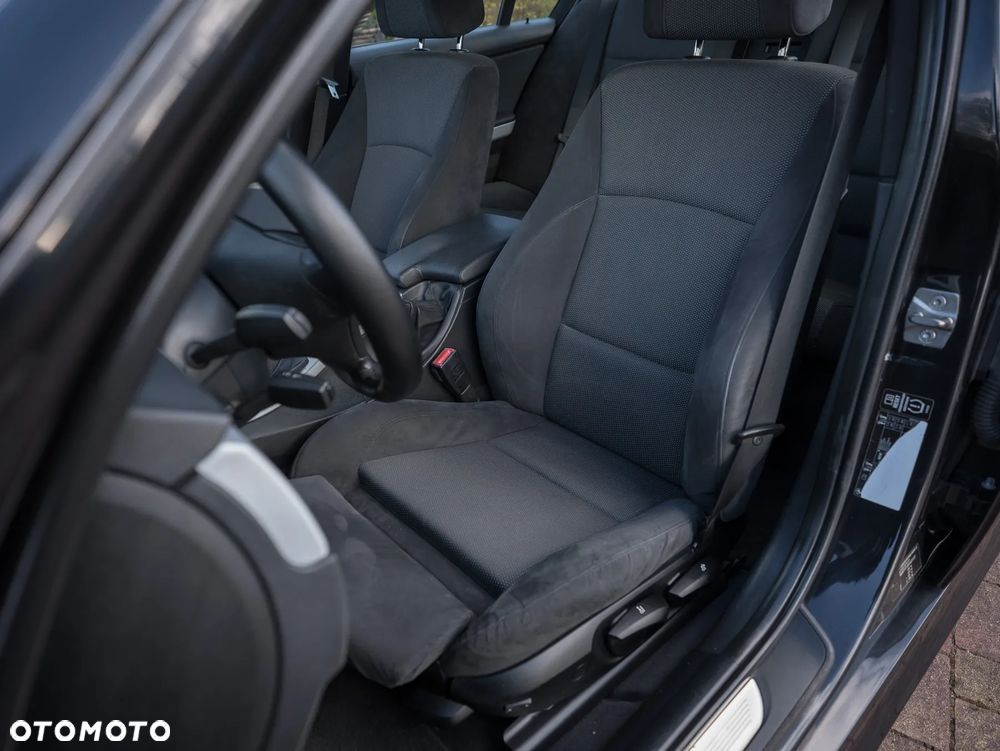 BMW Seria 3 318i Edition Sport - 28