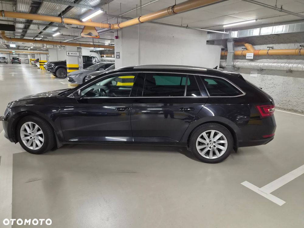 Skoda Superb 2.0 TDI Ambition DSG - 8