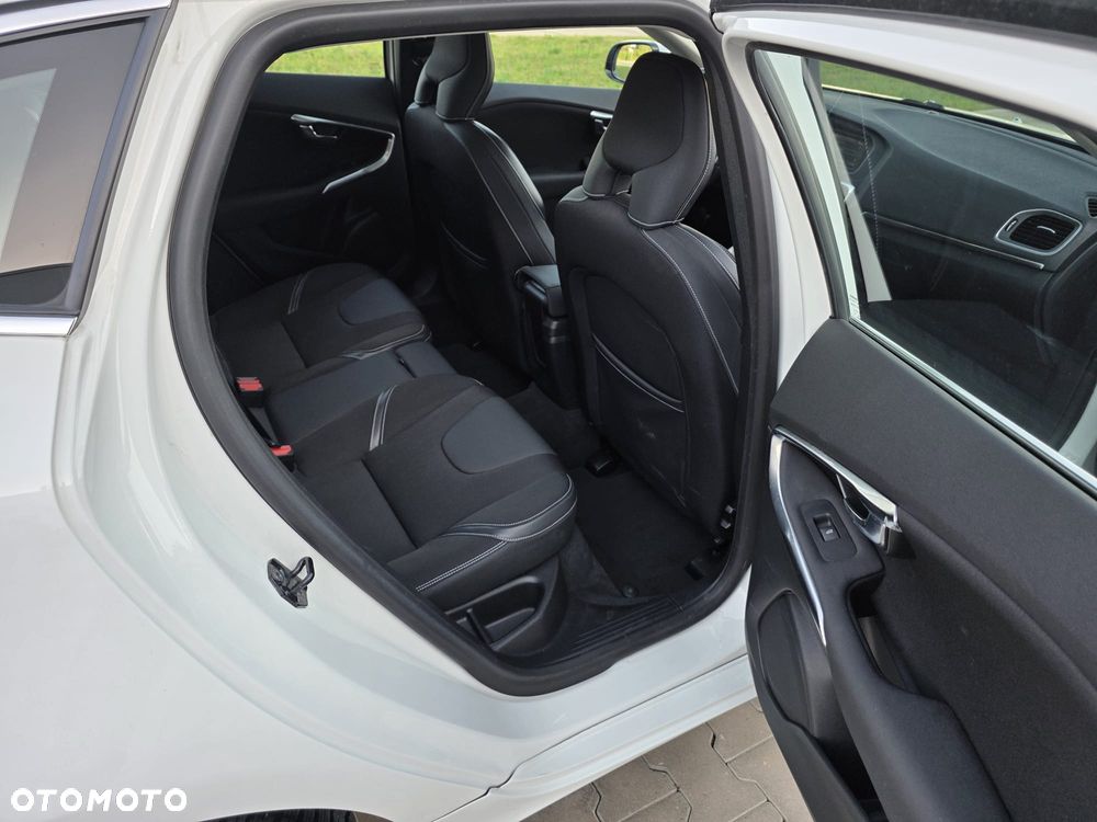 Volvo V40 D2 - 15