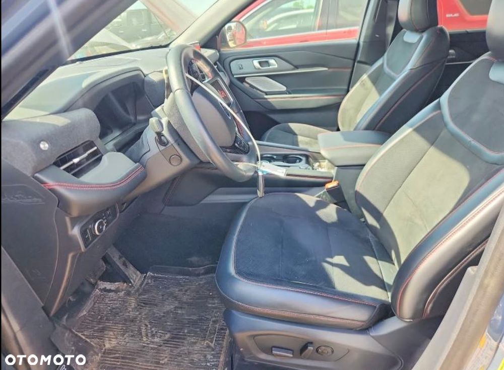 Ford Explorer - 3
