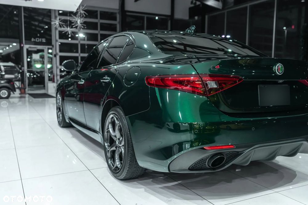 Alfa Romeo Giulia 2.0 Turbo 16V AT8-Q4 Veloce - 12