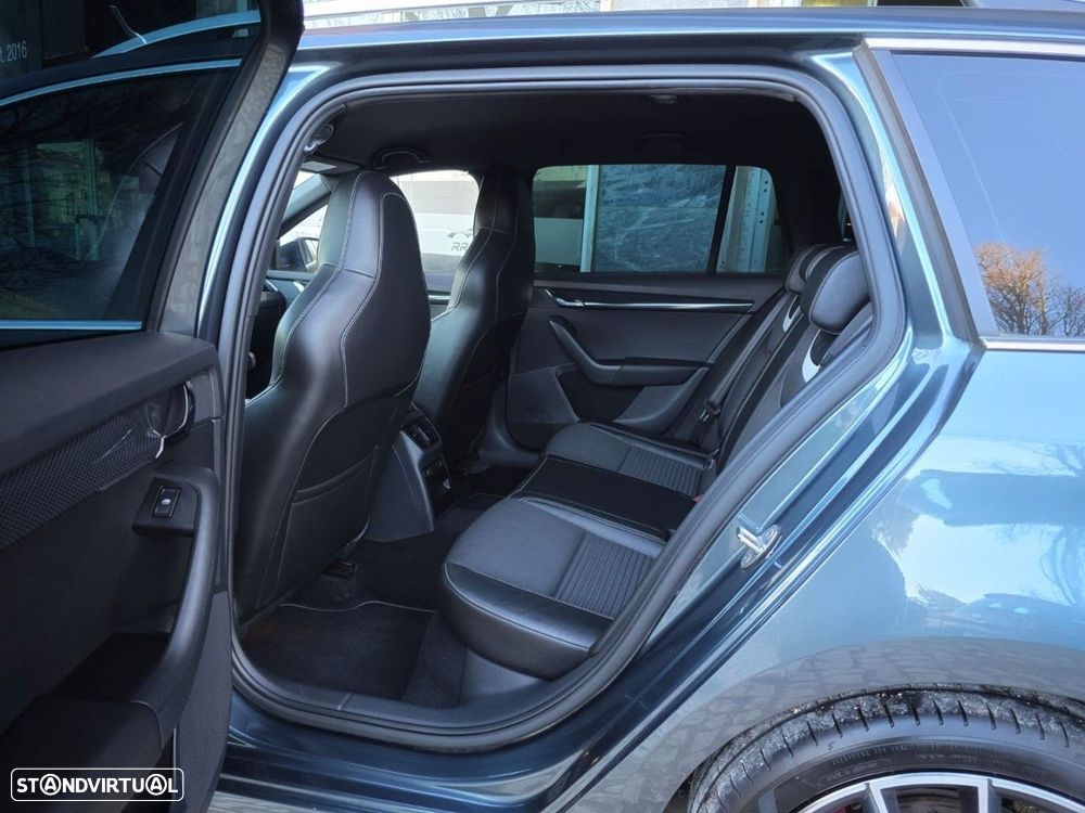 Skoda Octavia Break 2.0 TDI DSG RS - 37