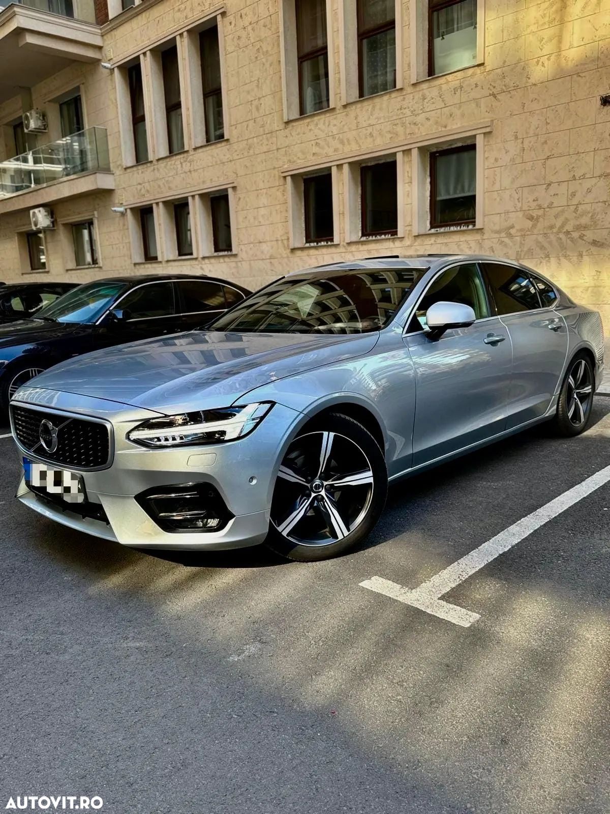 Volvo S90 D4 AWD R-Design - 1