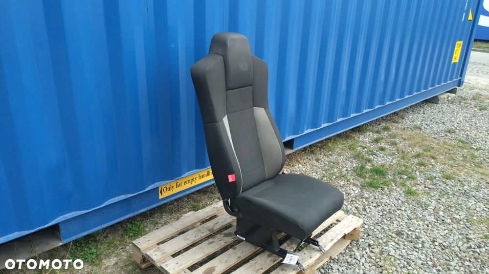 FOTEL PASAŻERA RENAULT TRUCK D T C K MIDLUM PREMIUM NO 326/001 - 3