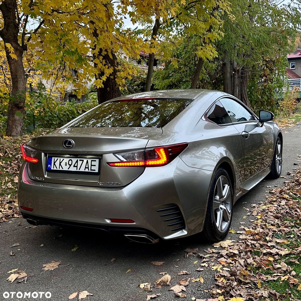 Lexus RC 300h - 4