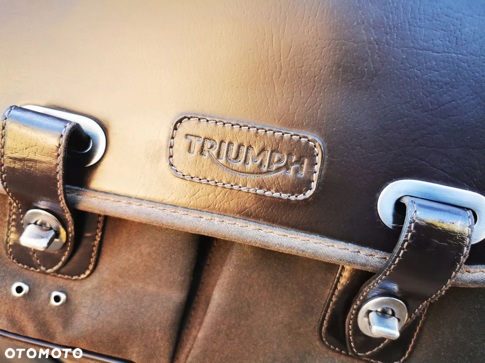 Triumph Bonneville Bobber - 14