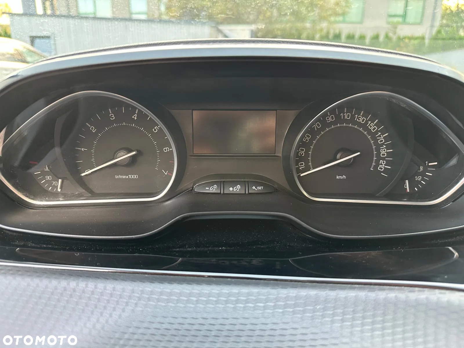 Peugeot 208 - 12