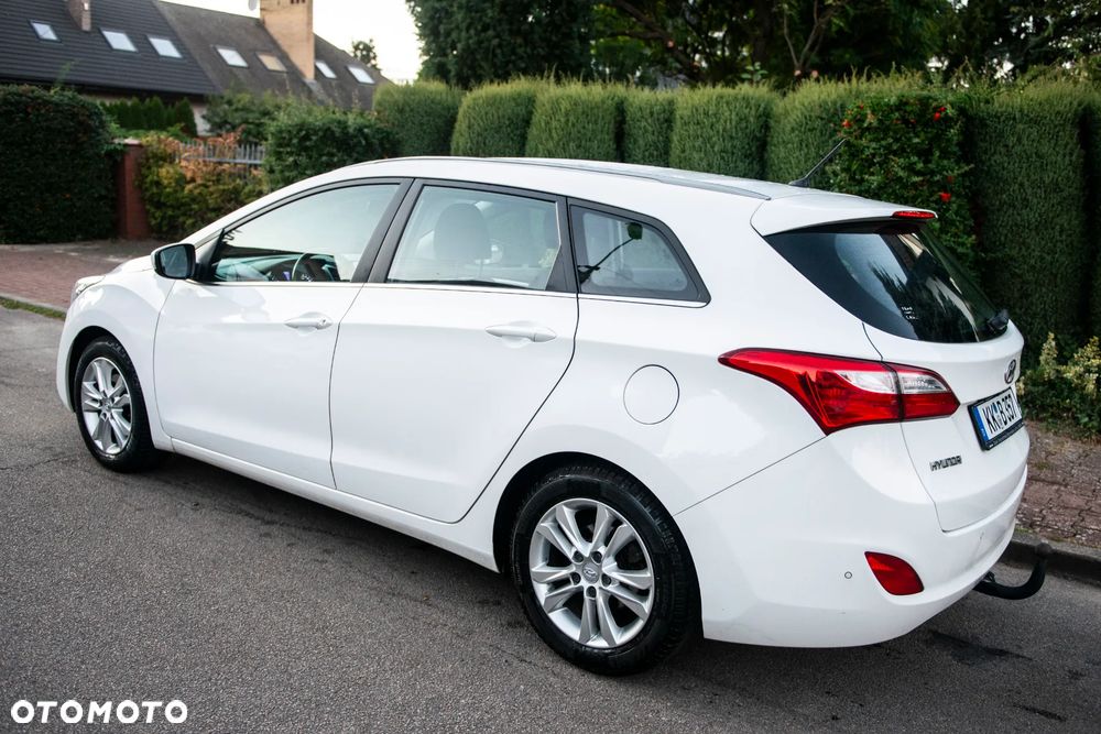 Hyundai i30 i30cw 1.6 Fifa World Cup Edition - 12