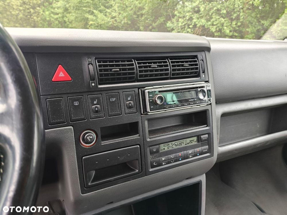 Volkswagen Multivan - 22