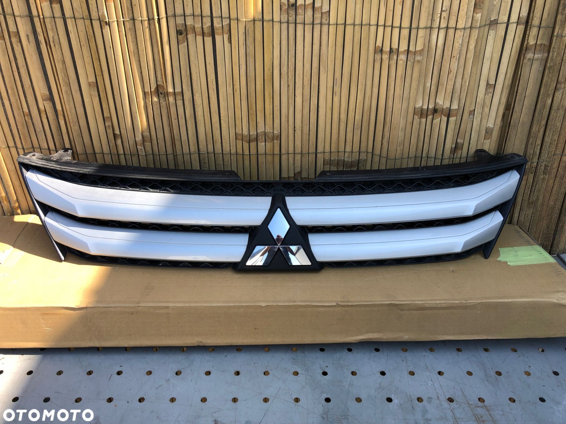 MITSUBISHI ECLIPSE CROSS ATRAPA GRILL - 1