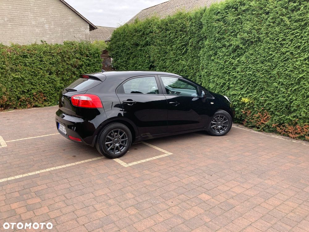 Kia Rio 1.4 L - 8