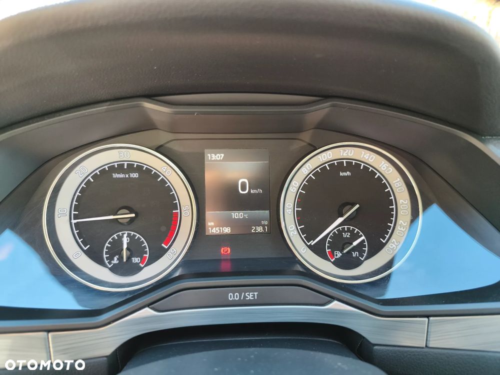 Skoda Superb ver-2-0-tdi-ambition - 17