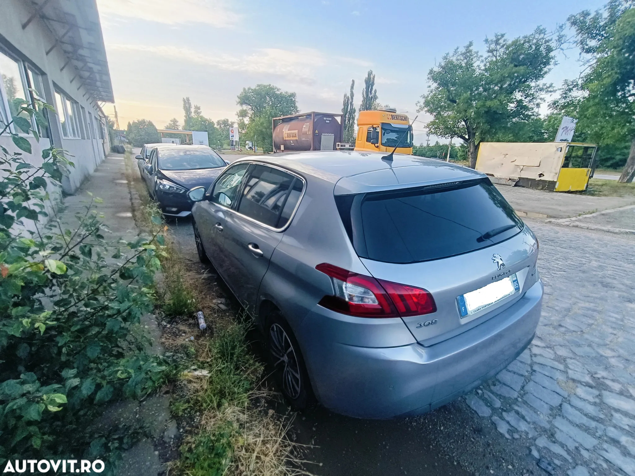 Peugeot 308 1.2 L PureTech Turbo Allure - 6