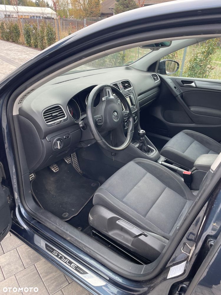 Volkswagen Golf 1.6 TDI DPF Highline - 29