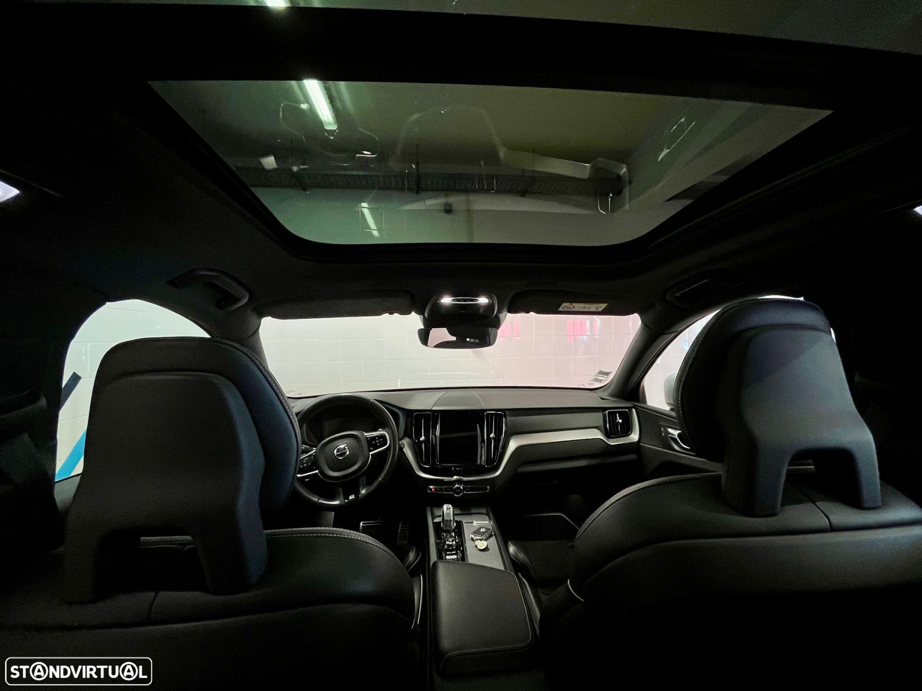 Volvo XC 60 2.0 T8 PHEV R-Design AWD - 32