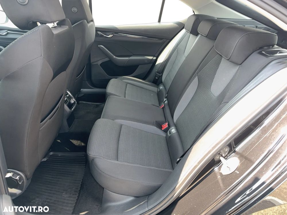 Skoda Octavia 2.0 TDI DSG Ambition - 12