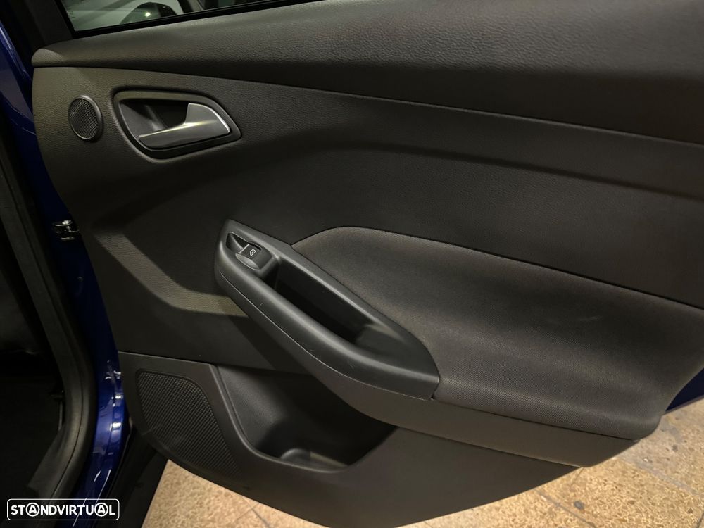 Ford Focus 1.0 EcoBoost Titanium - 11