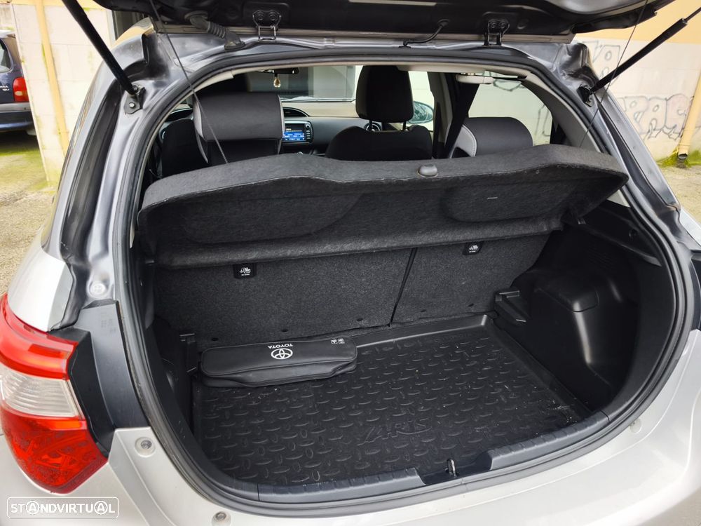 Toyota Yaris 1.5 HSD 20 Anos - 7