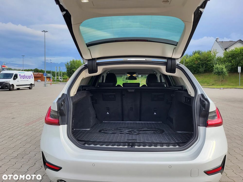 BMW Seria 3 320d xDrive Advantage - 11